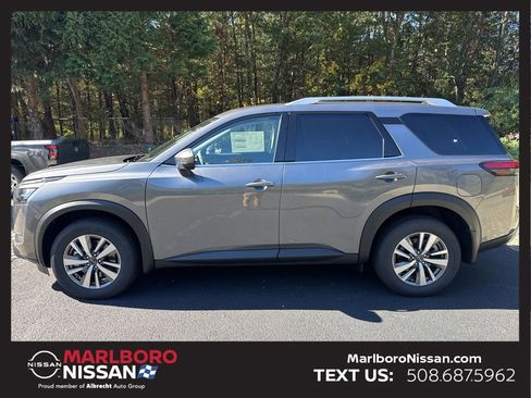 New 2025 Nissan Pathfinder SL w/ Black Appearance Package image 4