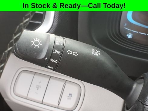Used 2025 Hyundai Venue SEL FWD image 20