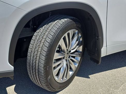 New 2026 Toyota Highlander Platinum image 34