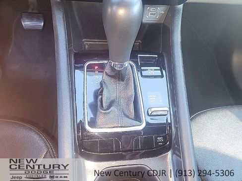 Used 2024 Jeep Compass Latitude image 10