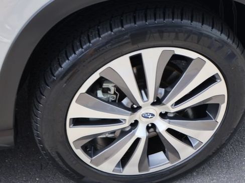 Certified 2022 Subaru Ascent Touring AWD/4WD image 30