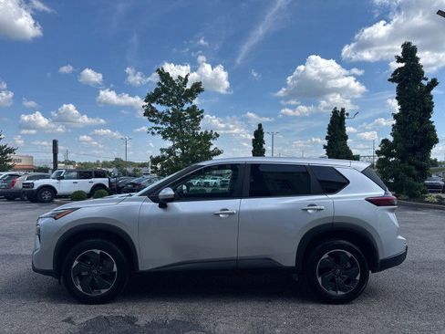 Used 2025 Nissan Rogue SV AWD/4WD image 14