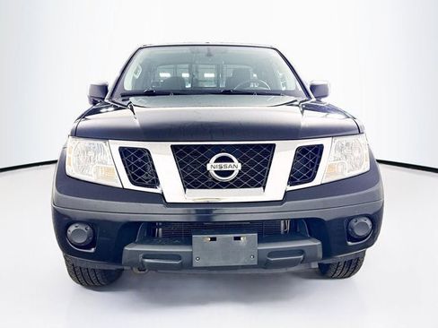 Used 2016 Nissan Frontier SV image 2