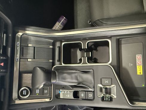 Used 2025 Lexus GX 550 w/ Accessory Package (Z1) AWD/4WD image 24