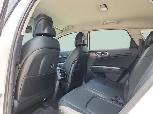 New 2026 Kia Sportage EX FWD image 16
