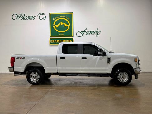 Used 2022 Ford F250 XL w/ Power Equipment Group AWD/4WD image 2