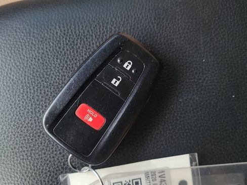 Certified 2020 Toyota RAV4 XLE FWD image 23