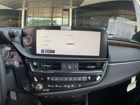 Used 2025 Lexus ES 300h ES 300h image 16