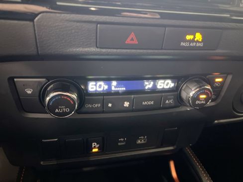 Used 2022 Nissan Frontier PRO-4X w/ Technology Package AWD/4WD image 17