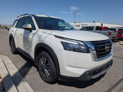 Used 2024 Nissan Pathfinder SV AWD/4WD image 3