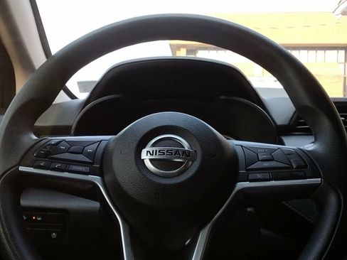 Used 2021 Nissan Versa S FWD image 12