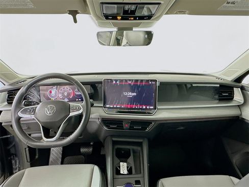 New 2026 Volkswagen Tiguan SE image 3