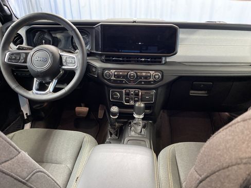 Used 2024 Jeep Wrangler Sahara image 32