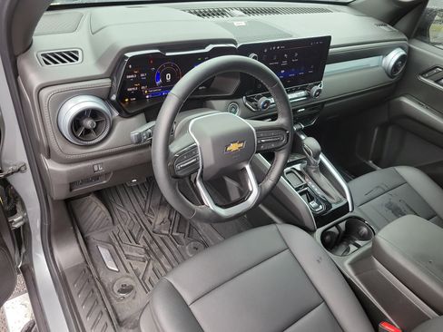 Used 2024 Chevrolet Colorado LT w/ LT Convenience Package III RWD image 8