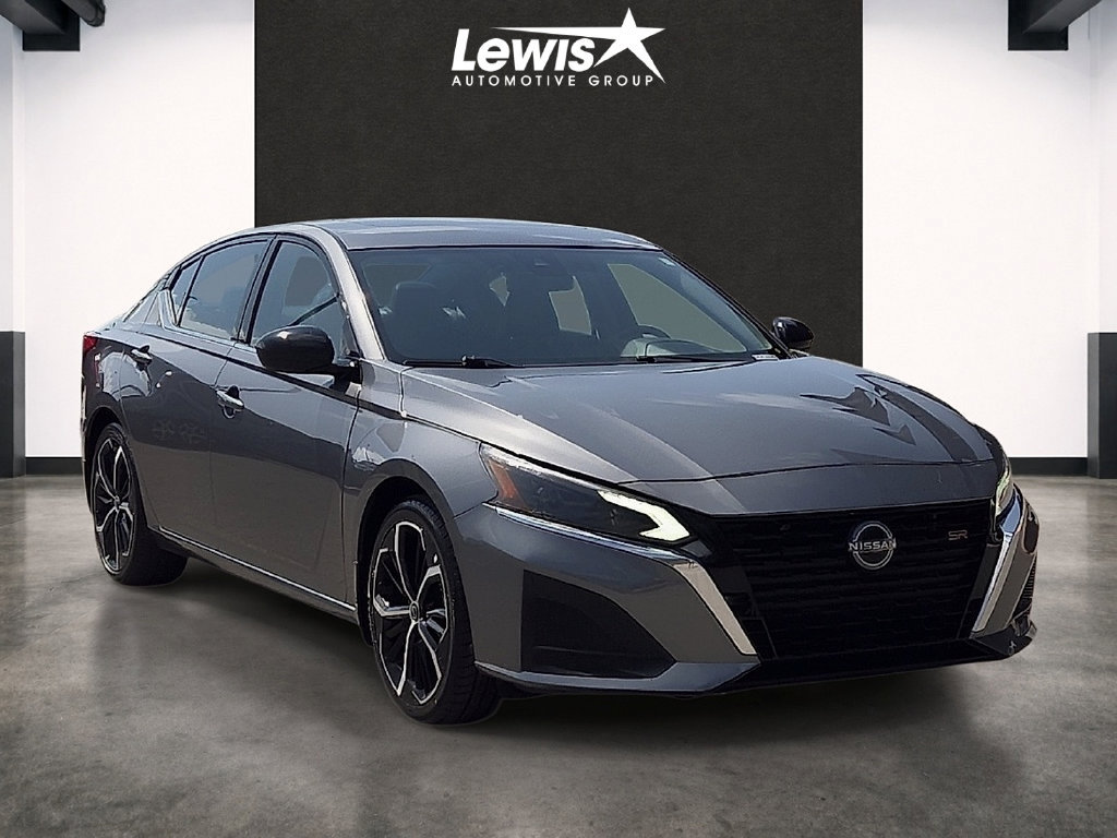 Used 2025 Nissan Altima 2.5 SR w/ SR Premium Package FWD image 6