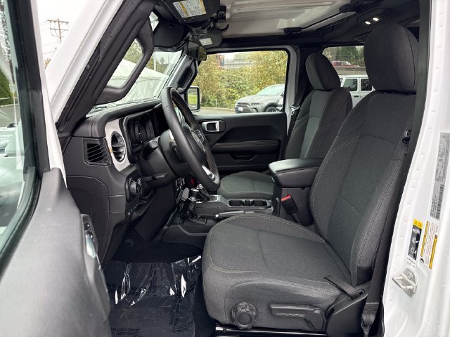 Used 2024 Jeep Wrangler Unlimited Sahara AWD/4WD image 16