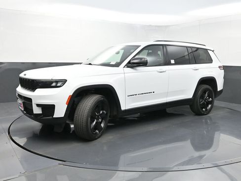 Used 2023 Jeep Grand Cherokee L Laredo image 25