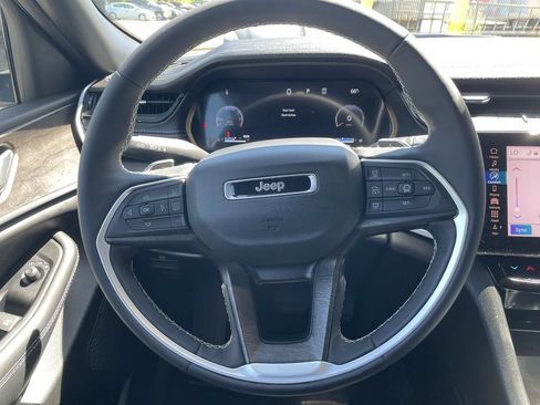 Used 2026 Jeep Grand Cherokee Altitude AWD/4WD image 16