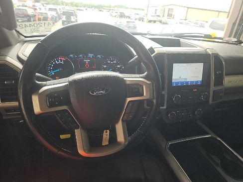 Used 2021 Ford F250 Lariat w/ Lariat Ultimate Package AWD/4WD image 9