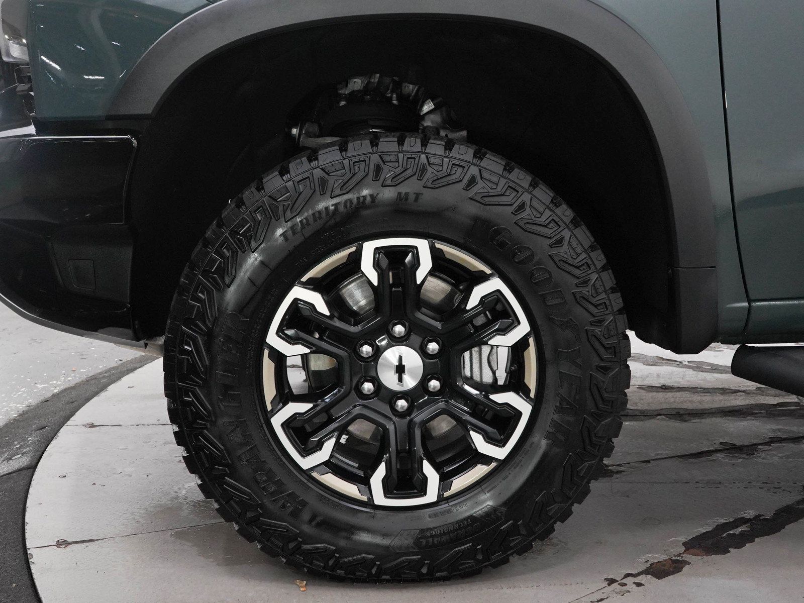 Used 2025 Chevrolet Silverado 1500 ZR2 w/ Technology Package AWD/4WD image 31