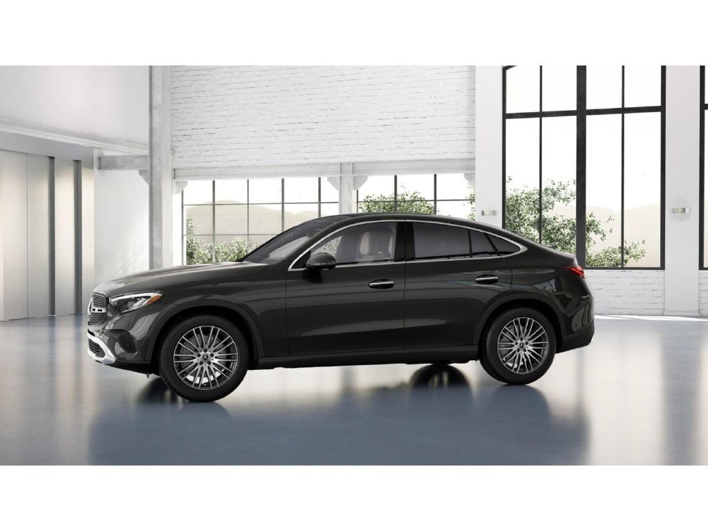 Used 2025 Mercedes-Benz GLC 300 4MATIC image 36