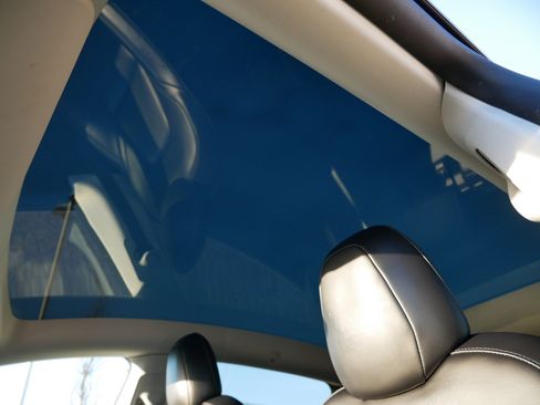 Used 2021 Tesla Model Y Long Range image 32