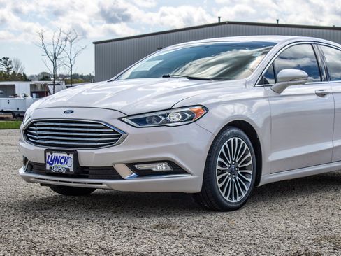Used 2017 Ford Fusion SE w/ Fusion SE Technology Package AWD/4WD image 14