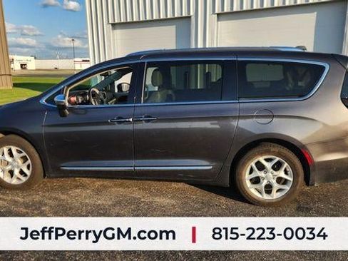 Used 2020 Chrysler Pacifica Limited FWD image 5