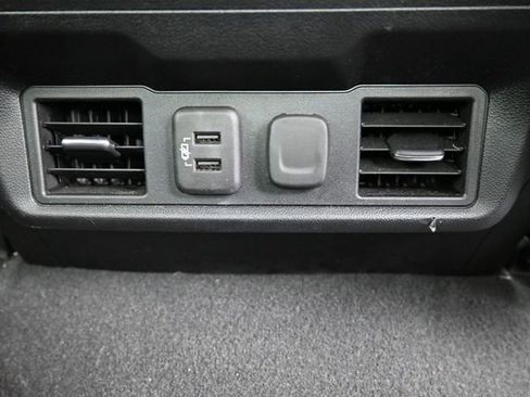 Used 2022 Chevrolet Silverado 1500 LT image 32