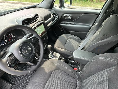 Used 2022 Jeep Renegade Altitude AWD/4WD image 22