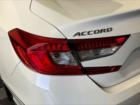 Used 2018 Honda Accord Touring image 41