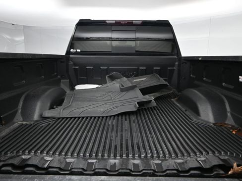 Used 2024 Chevrolet Silverado 2500 ZR2 w/ Technology Package AWD/4WD image 31