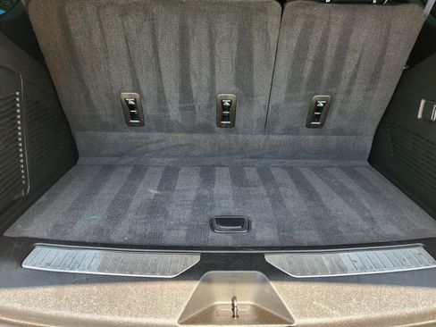 Used 2021 Chevrolet Tahoe Premier w/ Premium Package RWD image 27