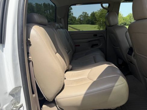 Used 2005 GMC Sierra 3500 SLT w/ Heavy-Duty Power Package AWD/4WD image 29