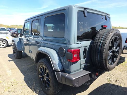 Used 2025 Jeep Wrangler Unlimited Sahara w/ Safety Group AWD/4WD image 6