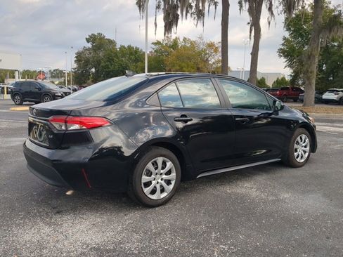 Used 2023 Toyota Corolla LE image 4