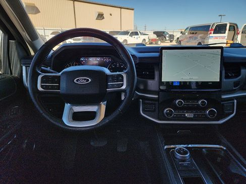 Used 2023 Ford Expedition XLT RWD image 9
