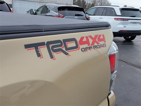Used 2020 Toyota Tacoma TRD Off-Road image 8