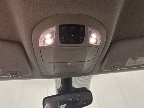 Used 2024 Chrysler Pacifica Touring-L FWD image 24