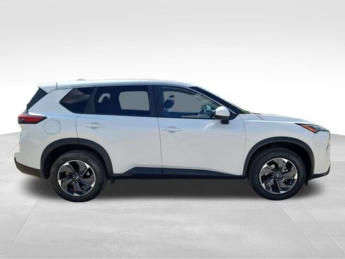 Used 2024 Nissan Rogue SV AWD/4WD image 9