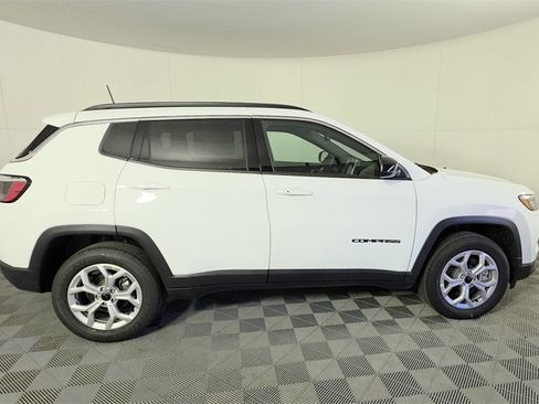 New 2026 Jeep Compass Latitude image 3