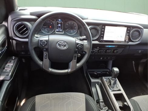 Used 2022 Toyota Tacoma TRD Off-Road AWD/4WD image 13