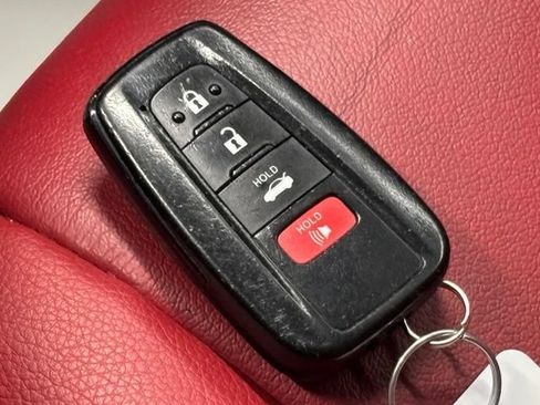 Used 2019 Toyota Camry XSE w/ Navigation Package FWD image 34