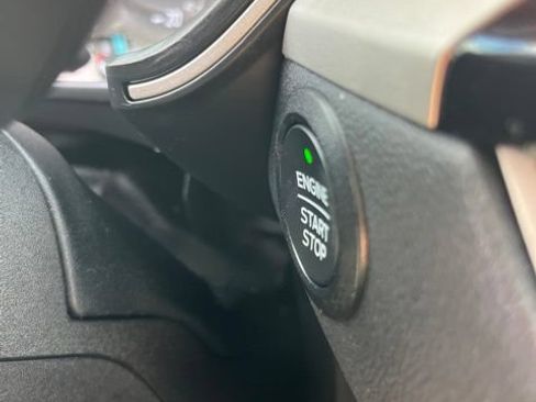 Used 2022 Ford Escape SE FWD image 19