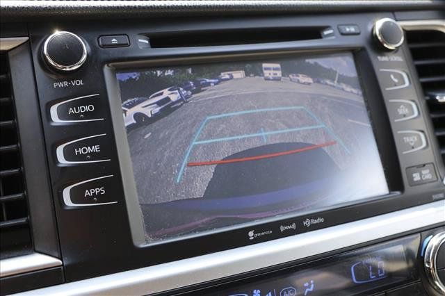 Used 2019 Toyota Highlander XLE AWD/4WD image 18