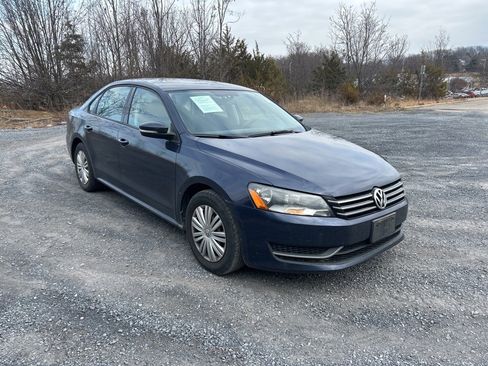 Used 2015 Volkswagen Passat 1.8T S image 1