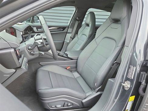 New 2026 Porsche Panamera 4 image 5