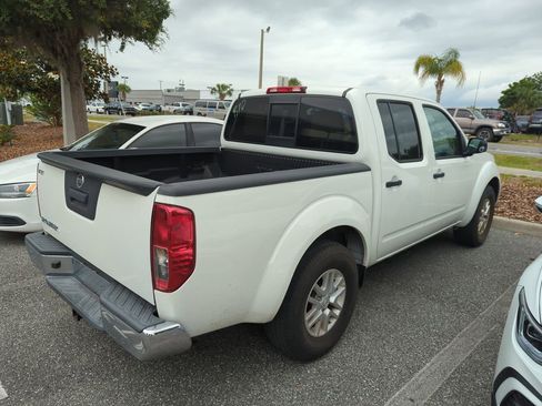 Used 2019 Nissan Frontier SV RWD image 2