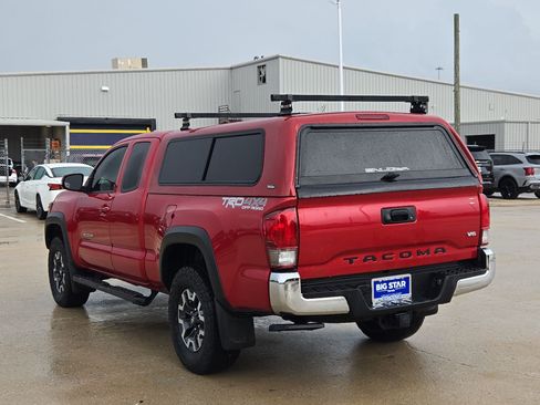 Used 2017 Toyota Tacoma SR5 AWD/4WD image 6