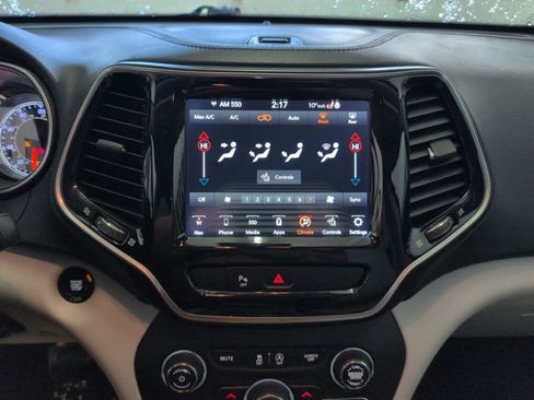 Used 2020 Jeep Cherokee Limited AWD/4WD image 22
